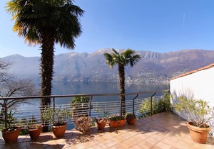 Tastefully furnished 2-room apartment with large balcony and dream view