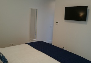 Tauro 195-Beautiful 2 bedroom apartment elevator, King Size ensuite and terrace