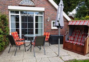 Terraced house in Strackholt with terrace