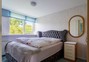 The attractively furnished bungalow with lots of light is situated on the child-friendly park De Klepperstee, close to the beach and the dunes in Ouddorp.