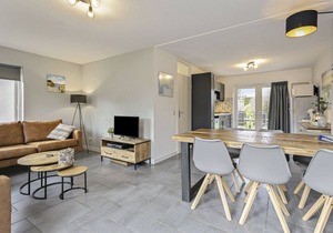 The beautifully decorated holiday home is located a short distance from the beaches in the front section of the green North Sea Park.