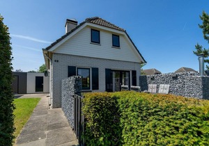 The beautifully furnished holiday home is a short distance away of the beaches in the front part of the green Noorzeepark.