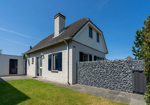 The beautifully furnished holiday home is a short distance away of the beaches in the front part of the green Noorzeepark.