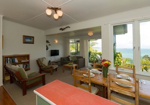 The Blue Bach - Coopers Beach Holiday Home