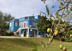 The Blue House in the Heart of Sicily between Piazza Armerina and Caltagirone