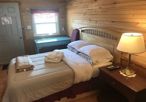 The Coastal Cabins- Cabin # 2 - walking minutes from the sandy beach