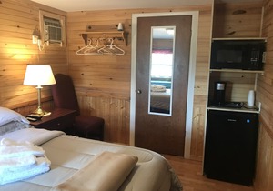The Coastal Cabins- Cabin # 2 - walking minutes from the sandy beach