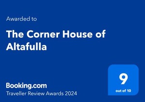 The Corner House of Altafulla - A Stroll from the Beach, in the Heart of the Old Town