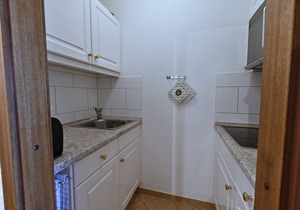 The cozy 3-room apartment has a fantastic panoramic lake view from the balcony.