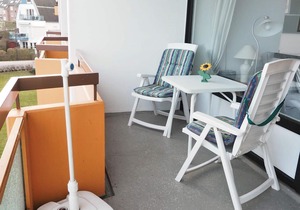 The cozy 3-room apartment has a fantastic panoramic lake view from the balcony.