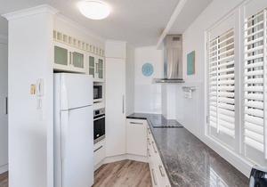 THE ENTRANCE UNIT 13 - Relax on a sunlit balcony overlooking Currimundi Lake and the ocean