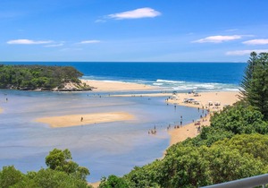 THE ENTRANCE UNIT 13 - Relax on a sunlit balcony overlooking Currimundi Lake and the ocean