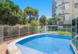 THE ENTRANCE UNIT 13 - Relax on a sunlit balcony overlooking Currimundi Lake and the ocean