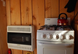 The Gathering Place Cabin #1, rustic cabin on the water, close to Chilkoot River