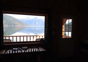 The Gathering Place Cabin #1, rustic cabin on the water, close to Chilkoot River