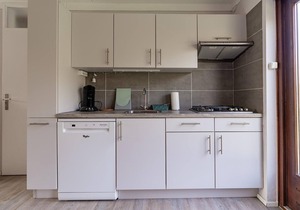 The holiday home “Zuiderdiep 2” is located in the front part of the North Sea Park. It is a family friendly and dog friendly cozy and spacious house with a large enclosed garden.