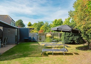 The holiday home “Zuiderdiep 2” is located in the front part of the North Sea Park. It is a family friendly and dog friendly cozy and spacious house with a large enclosed garden.