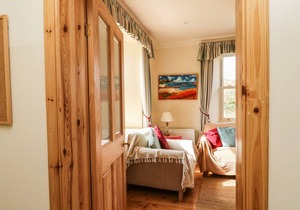 THE SCHOOL HOUSE, pet friendly, with open fire in Kilmartin