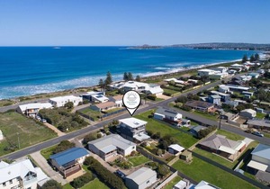 The tall house at Chiton Rocks - Free Wifi