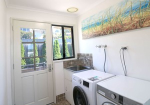 The Views - 4 Bedroom Home - Pet Friendly - 2+ Nights