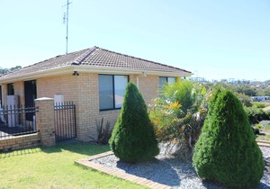 The Views - 4 Bedroom Home - Pet Friendly - 3+ Nights