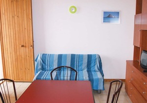 This apartment is located in a residential complex in front of the tourist port of Castelsardo, in S