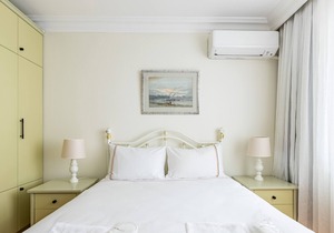 This apartment is a 3 bedroom(s), 2.5 bathrooms, located in Kadıköy, İstanbul.