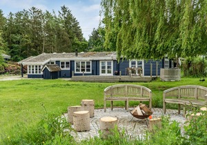 This atmospherically furnished holiday home is located in an idyllic area close to the marina.