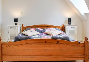 This beautiful, child-friendly semi-detached house for 4 people is located on a large plot of no les