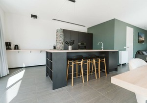 This beautiful eight-person vacation home offers plenty of space and comfort in many ways during your stay.