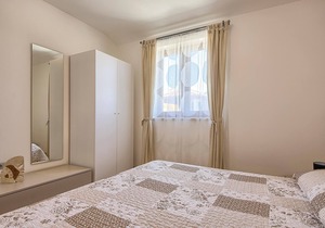 This beautiful vacation home with swimming pool is located in Valtura.