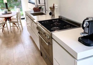 This completely renovated, tastefully decorated bungalow (non-smoking) is located within walking distance (1.5 km) of the Ouddorp beach.