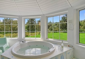 This large vacation home is located in a quiet area and can accommodate no less than 14 people.
