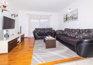 This vacation home with pool is located in a peaceful environment.