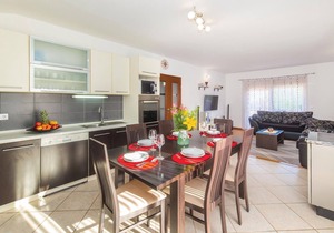 This vacation home with pool is located in a peaceful environment.