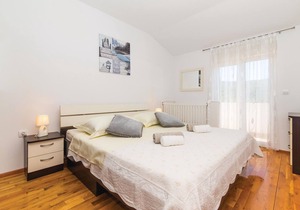 This vacation home with pool is located in a peaceful environment.