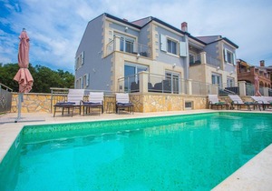 Three-Bedroom Apartment Sunce III with Shared Pool