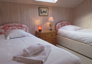 Tidy chalet in the woods of the beautiful Dordogne