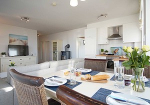 Top apartment in a quiet location only 80 meters to the beach