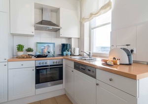 Top apartment in a quiet location only 80 meters to the beach