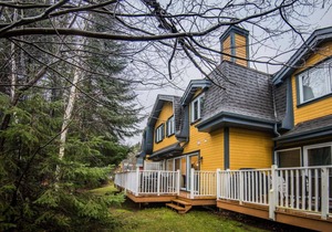 Townhouse with Free Shuttle to Tremblant Resort