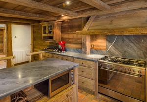 Traditional Chalet with Jacuzzi and Sauna in Méribel-Les Allues