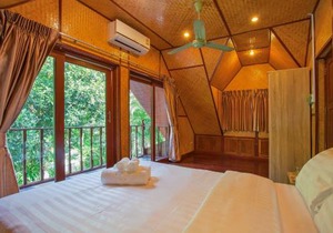 Traditional Thai Villa Nikkie in Tropical Nature, 4BR & Pool, near Rawai Beach