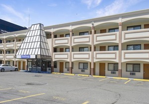 Travelodge by Wyndham Manhasset