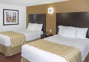 Travelodge by Wyndham Manhasset