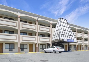 Travelodge by Wyndham Manhasset