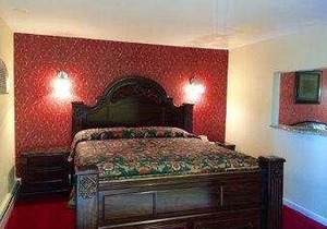 Travelodge by Wyndham Manhasset