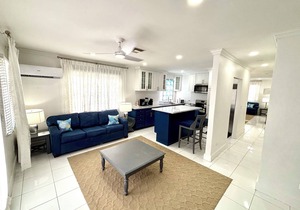Tre'Tel Home Away #1 Centrally located, 5-minute Walk To The Beach 1800 sq. ft.