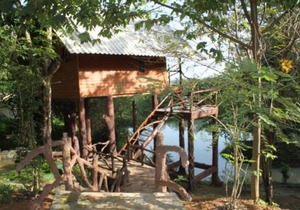 Treehouse Holidays-Lake View
