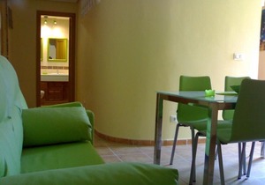 Triple apartment - double and single bed. 2 in Alcoi